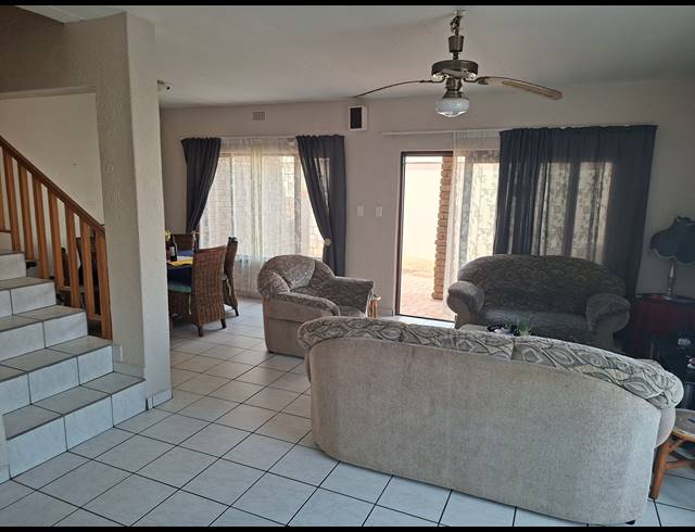 3 BEDROOM DUPLEX FOR SALE IN UVONGO BEACH